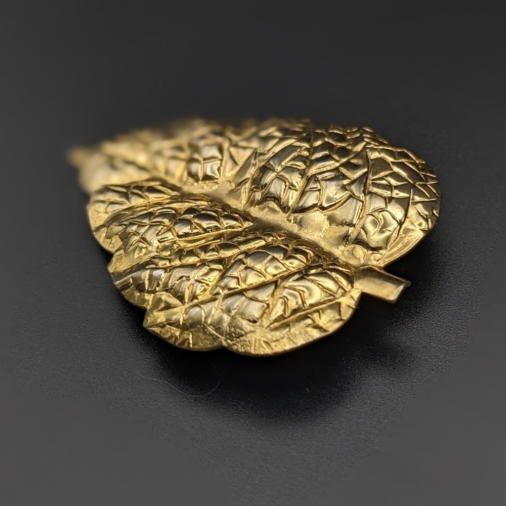 VINTAGE Gold toned Leaf Brooch - unsigned - Picture 4 of 9